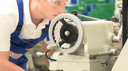 Im Vergleich zum Oktober haben mehr Menschen einen Job.