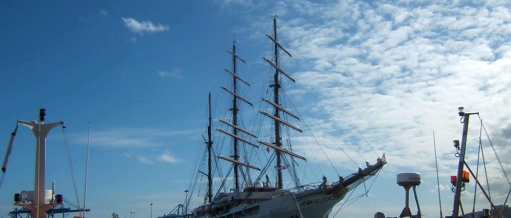 Bereit zum Ablegen. Die nostalgisch anmutende "Sea Clod II" wartet im Hafen auf die Reisenden.