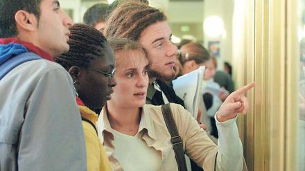 Man spricht Englisch. Ausländische Studierende und Wissenschaftler an deutschen Hochschulen und Instituten sind enttäuscht, wenn sie Deutschkenntnisse nicht nutzen können.