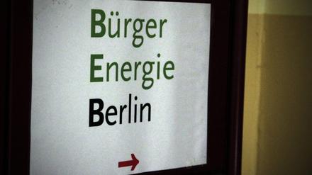 Hier geht's lang. Bürger weisen Bürgern den Weg. 