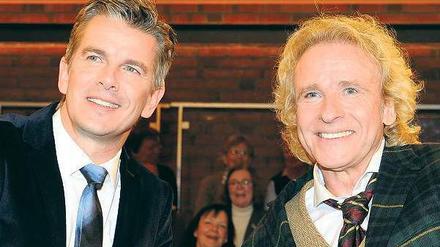 „Ich bin in der Lage, mir Scheiße schönzureden“. Thomas Gottschalk (r.) im Gespräch mit seinem „Wetten, dass..?-Nachfolger Markus Lanz in der ZDF-Talkshow. Foto: dpa