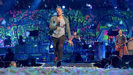 Chris Martin zeichnet sich durch tollpatschige Bewegungsabläufe auf der Bühne aus - mehr oder weniger.