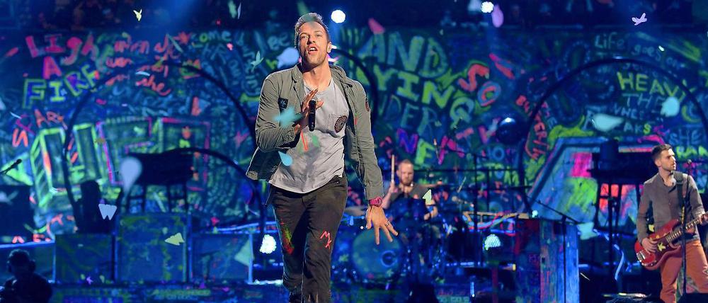 Chris Martin zeichnet sich durch tollpatschige Bewegungsabläufe auf der Bühne aus - mehr oder weniger.