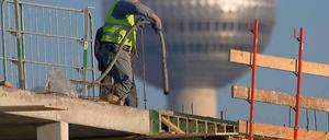 Berliner Bauboom? Obwohl man das Gefühl hat, in der Stadt liege eine Baustelle neben der anderen, sind im vergangenen Jahr nur 3499 neue Wohnungen fertiggestellt worden.