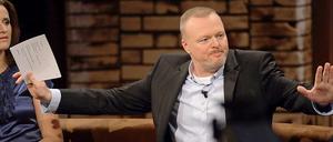 Drüberfliegen, Scherz machen, Zwischenstand, weiter im Witz: Stefan Raab in seiner Talk-Sendung "Absolute Mehrheit". 