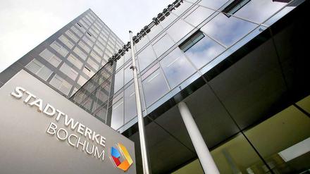 Welche Interessen verfolgten die Stadtwerke Bochum? Das Image-Desaster, das mit den Vortragshonoraren an Steinbrück und Co. angerichtet wurde, kann jedenfalls nicht im Sinne der Stadt sein. 