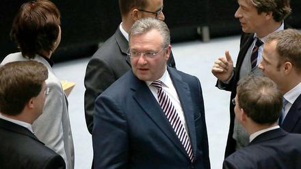 Wieder da. Nach längerer Krankheit erschien Frank Henkel am Donnerstag im Berliner Abgeordnetenhaus. Die Fragen an ihn waren zahlreich – und manche davon für ihn ziemlich peinlich.