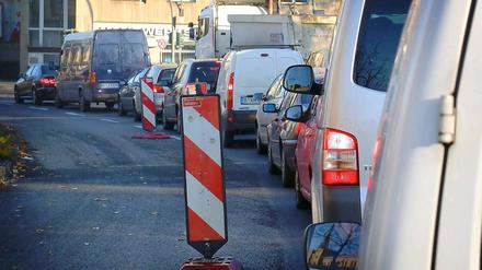In der Baustelle am Mehringdamm kommt es immer wieder zu Verkehrsstaus.