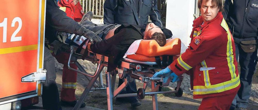 Kampfzone Berlin. Zahlreiche Retter waren am Dienstag im Einsatz. Foto: Thomas Schröder