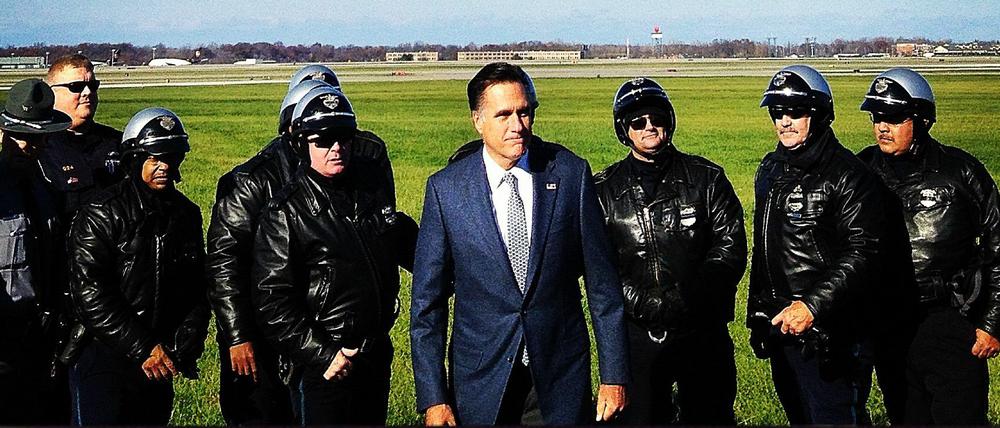 Der Ex-Gouverneur von Massachusetts Mitt Romney wirbt kurz vor der Wahl noch bei Polizisten in Ohio um Wählerstimmen. Verloren hat er trotzdem.