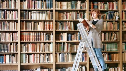 So viele Bücher! Blogger können mit ihren Empfehlungen helfen, die richtige Lektüre zu finden.