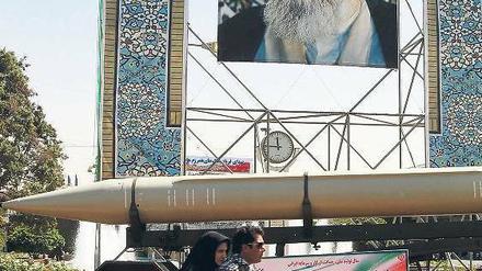 Schlagkraft. Die iranische Führung setzt alles daran, Nuklearmacht zu werden. Im Westen fürchtet man, dass Teheran schon bald über Atomwaffen verfügt. 