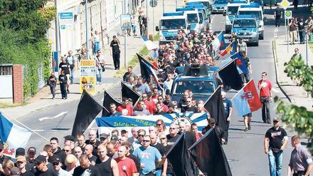Auf der Straße: NPD-Anhänger demonstrieren 2010 in Anklam. Foto: imago
