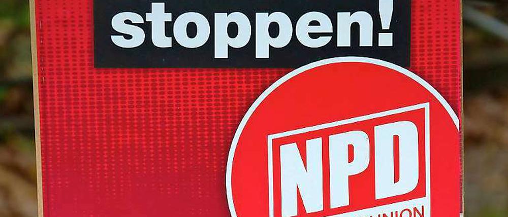 Aus Angst vor einem Verbotsverfahren zieht die NPD nun selbst vor das Bundesverfassungsgericht.