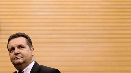 Der ehemalige baden-württembergische Ministerpräsident Stefan Mappus (CDU) will nun vor Gericht erwirken, dass seine Mails aus seiner Amtszeit gelöscht werden.