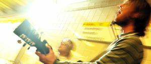 Subkultur. Auf den U-Bahnhöfen ist Musikmachen erlaubt, aber vor dem Auftritt ist eine Genehmigung einzuholen. 