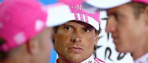 Jan Ullrich bestreitet bis heute, dass er gedopt hat. Die Beweislast ist weiterhin zwar drückend, doch nachzuweisen war ihm bisher kaum etwas. Nun hat sein ehemaliger sportlicher Leiter unumwunden zugegeben, dass zumindest um die Jahrtausendwende auch im Team Telekom munter Epo genommen wurde.