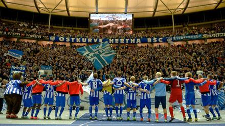 Zuverlässige Zuschauer: Die Ostkurve ist stets gut gefüllt. Doch im weiten Rund des Olympiastadions bleiben zu viele Plätze leer.