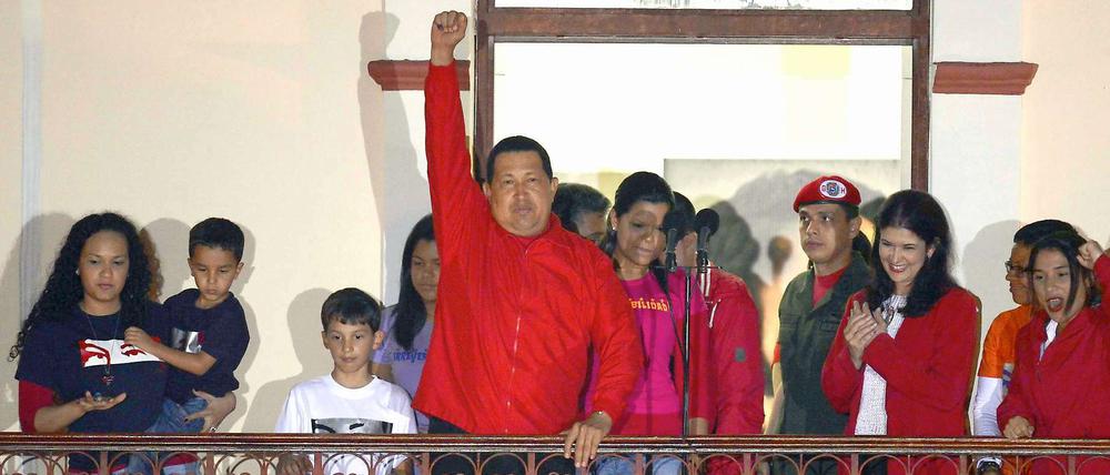 Venezuelas Präsident Hugo Chávez ist mit einem deutlichen Ergebnis wiedergewählt worden.