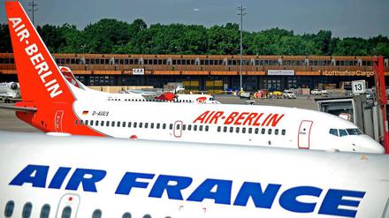 Zwei Mal Air. Die beiden Fluggesellschaften teilen sich künftig Strecken und Passagiere, um effizienter zu fliegen.