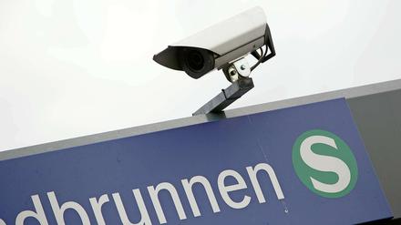 Der Senat will Kameras an allen Bahnhöfen, um Straftaten vorzubeugen.