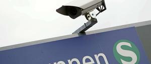 Der Senat will Kameras an allen Bahnhöfen, um Straftaten vorzubeugen.