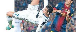 Am Boden wie in der Luft. Cristiano Ronaldo (l.) überragte im Clasico. Foto: dapd