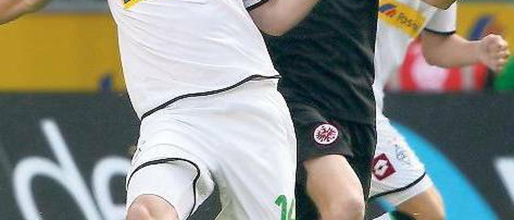 Ruhig Fuß. Thorben Marx (l.) stabilisiert Gladbachs Verteidigung.