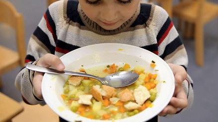 Hauptsache billig: Experten sind nicht überrascht, dass in Schulen und Kitas eher minderwertiges Essen ausgegeben wird. 