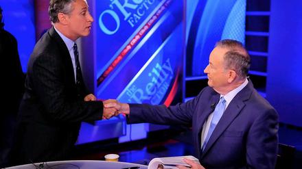 Der Moderator der "The Daily Show", Jon Stewart, war seinem Kontrahenten, dem Republikaner Bill O'Reilly überlegen - nicht nur in der Körpergröße.