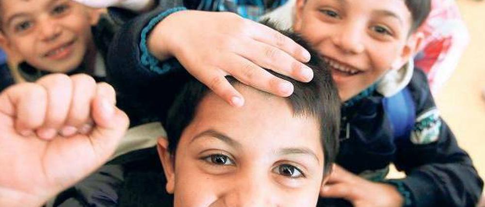 Gute Vorbilder gesucht. Die Zahl von Schülern mit Migrationshintergrund wächst. Doch jetzt hat die neue Grundschulstudie gezeigt, dass die Schulen ihnen häufig nicht gerecht werden. Viele Initiativen werben darum, dass mehr Migranten Lehrer werden.