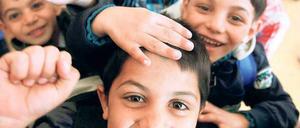 Gute Vorbilder gesucht. Die Zahl von Schülern mit Migrationshintergrund wächst. Doch jetzt hat die neue Grundschulstudie gezeigt, dass die Schulen ihnen häufig nicht gerecht werden. Viele Initiativen werben darum, dass mehr Migranten Lehrer werden. 