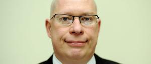 Robbin Juhnke (CDU) sieht Berufspolitiker der Opposition nachts mit einem Benzinkanister durch Berlin ziehen. Für diesen Vergleich wurde er prompt gerügt.