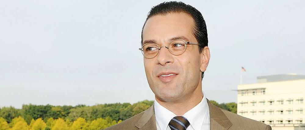 Nicht das Original, aber eine gut gemachte Fälschung: Kai Schumann als Karl-Theodor zu Guttenberg