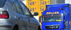 Oft sind LKW auf Raststätten betroffen: Der Diebstahl von Sprit nimmt zu.