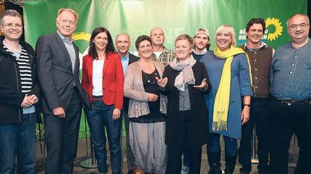 Elf Mal grün, zehn Kandidatinnen und Kandidaten: Werner Winkler, Jürgen Trittin, Katrin Göring-Eckardt, Franz Spitzenberger, die Gastgeberin und Landesvorsitzende Anja Piel, Roger Kuchenreuther, Renate Künast, Patrick Held, Claudia Roth, Peter Zimmer und Thomas Austermann beim ersten Urwahlforum am Freitag in Hannover.