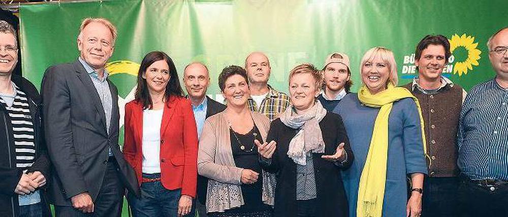 Elf Mal grün, zehn Kandidatinnen und Kandidaten: Werner Winkler, Jürgen Trittin, Katrin Göring-Eckardt, Franz Spitzenberger, die Gastgeberin und Landesvorsitzende Anja Piel, Roger Kuchenreuther, Renate Künast, Patrick Held, Claudia Roth, Peter Zimmer und Thomas Austermann beim ersten Urwahlforum am Freitag in Hannover. 