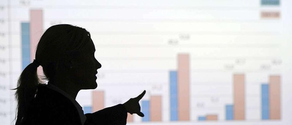 Zumindest im Bundesrat ist es vergangene Wochen auch um die Fakten gegangen. Noch immer sitzen in den Aufsichtsräten der Dax-Unternehmen lediglich 15 Prozent Frauen, in den Vorständen sind es sogar nur vier Prozent. 