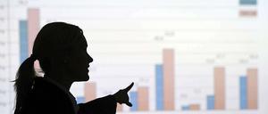 Zumindest im Bundesrat ist es vergangene Wochen auch um die Fakten gegangen. Noch immer sitzen in den Aufsichtsräten der Dax-Unternehmen lediglich 15 Prozent Frauen, in den Vorständen sind es sogar nur vier Prozent.