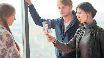 Aylin Tezel (rechts) hat sich riesig gefreut, als ihr die Rolle der „Tatort“-Kommissarin Nora Dalay angeboten wurde. Die ehrgeizige Ermittlerin kommt ihrem Kollegen Daniel Kossik (Stefan Konarske) auch menschlich näher. Foto: WDR