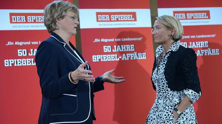 Schlagabtausch der Töchter. Wenn Monika Hohlmeier (links) über ihren Vater Franz Josef Strauß redet, ist sie nicht zu bremsen. Das musste auch Franziska Augstein feststellen.