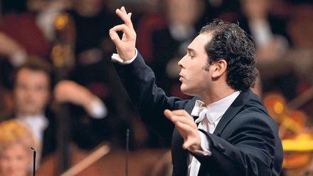 International begehrt. Tugan Sokhiev, Jahrgang 1977, ist der jüngste unter Berlins neuen Chefdirigenten. Er leitet als Nachfolger von Ingo Metzmacher seit dieser Saison das Deutsche Symphonie-Orchester.
