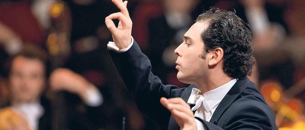 International begehrt. Tugan Sokhiev, Jahrgang 1977, ist der jüngste unter Berlins neuen Chefdirigenten. Er leitet als Nachfolger von Ingo Metzmacher seit dieser Saison das Deutsche Symphonie-Orchester.
