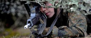 Dass zur Bundeswehr-„Action“ häufig auch der Griff zur Waffe gehört, wird in der Werbung für die „BW-Adventure Camps“ nicht erwähnt.