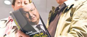 Schauergeschichten für den Mittelstand. Der Erfahrungsbericht von Bürgermeister Heinz Buschkowsky aus dem sozialen Brennpunktbezirk trägt den Titel „Neukölln ist überall“. Wahrscheinlich wird es das Sachbuch-Adventsgeschäft beleben – wie vor zwei Jahren das einwanderungskritische Buch des SPD-Parteikollegen Thilo Sarrazin. 