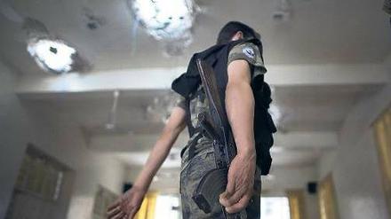 Kampf um die Moschee. Die „Freie Syrische Armee“ hat sich in Aleppo erneut heftige Gefechte mit Truppen des Regimes geliefert. Laut Amnesty International gefährden die militärischen Operationen immer mehr die Zivilbevölkerung. 