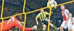 Erlösung kurz vor Schluss. Robert Lewandowskis Siegtreffer verschaffte Borussia Dortmund in der wohl schwersten Vorrundengruppe der Champions League eine gute Ausgangsposition. 