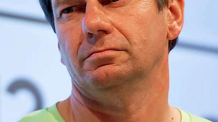 Der Deutsche Hockey-Bund (DHB) und Frauen-Bundestrainer Michael Behrmann werden ihre Zusammenarbeit nicht fortsetzen. Gut einen Monat nach dem enttäuschenden siebten Platz bei Olympia teilte der Verband Behrmann mit, dass der Ende des Jahres auslaufende Vertrag nicht verlängert wird.