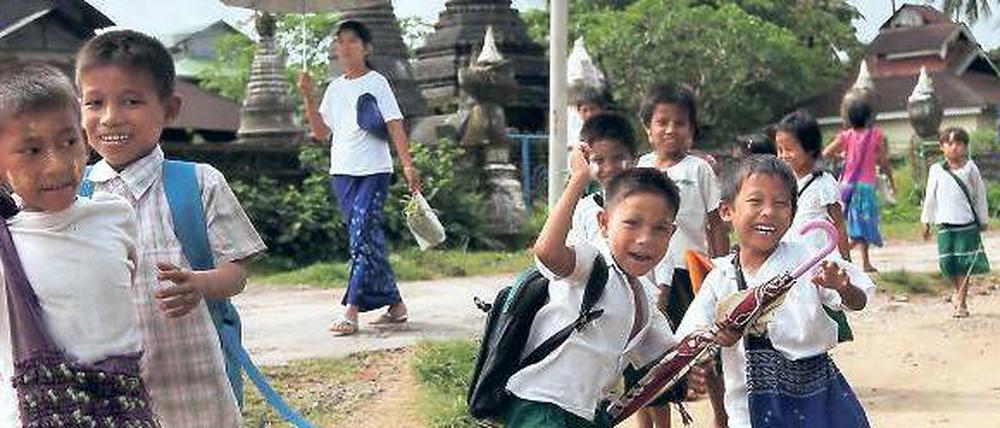 Spaß am Großwerden. Auch in Birma ist die Sterblichkeit unter Kindern stark gesunken.