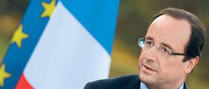 Imagewechsel. François Hollande versucht, sein schon wenige Monate nach der Wahl ramponiertes Image aufzupolieren. Er präsentiert sich nicht mehr als „normaler“ Präsident, sondern als kämpferischer Staatschef. Foto: Phillipe Wojazer/Reuters